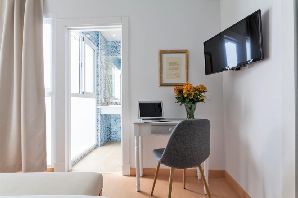 Hostly Acetres 1B-2B Center-Fibre-Conmunal terrace-Parking Optional Apartment in Seville