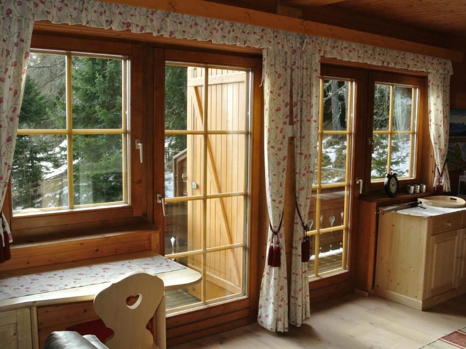 Balcony/Terrace, Living room, Mountain view