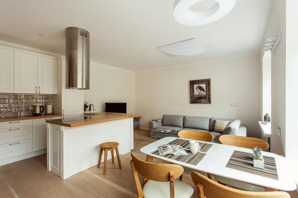 Kitchen or kitchenette, Living room, Seating area, Dining area