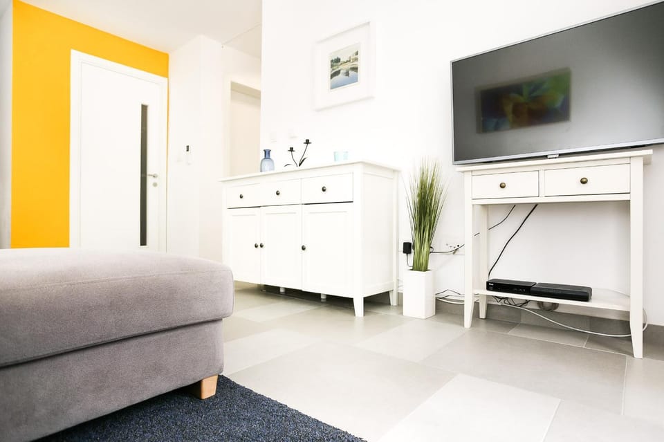 Living room, Photo of the whole room