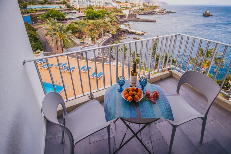 Balcony/Terrace, Pool view, Sea view