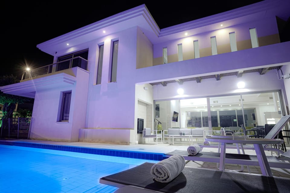 Property building, Swimming pool
