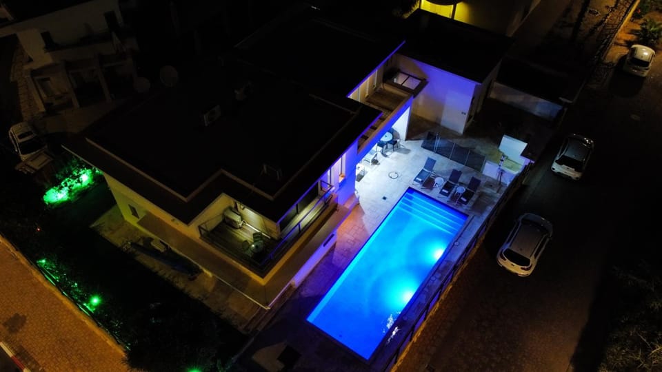 Property building, Swimming pool