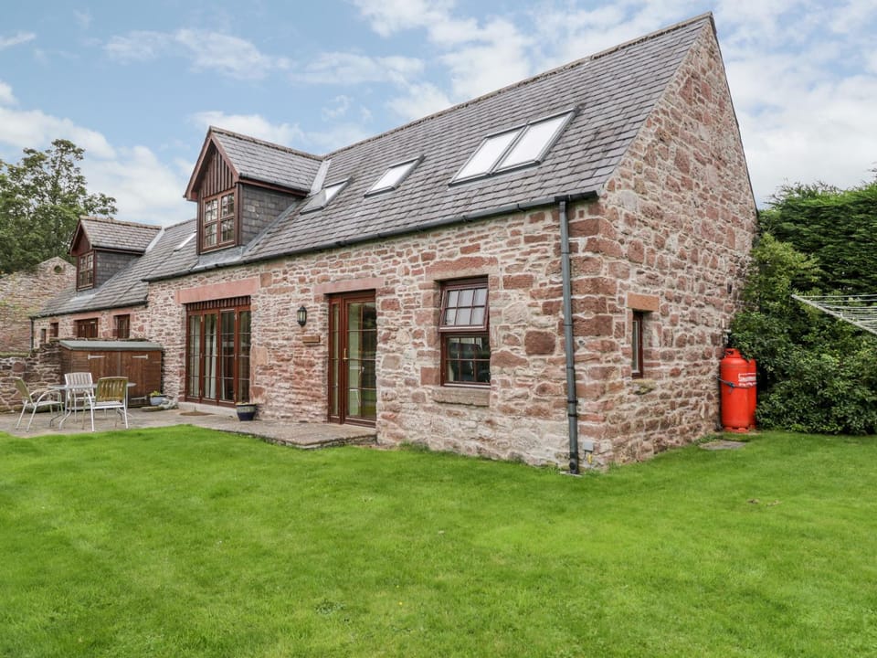 Nantusi Cottage House in Scotland