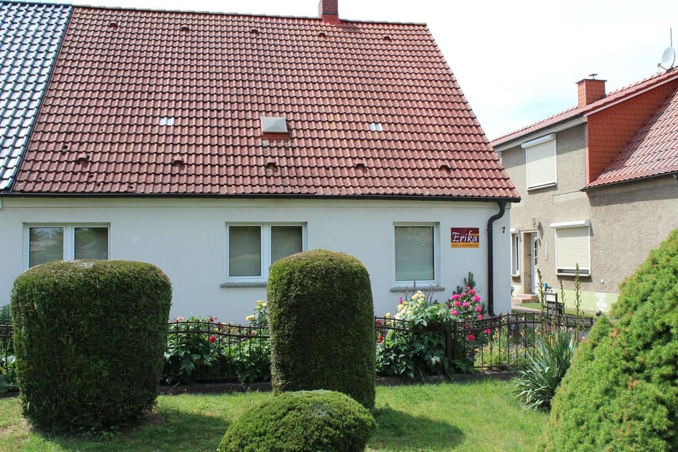 Property building, Day, Garden, Garden view