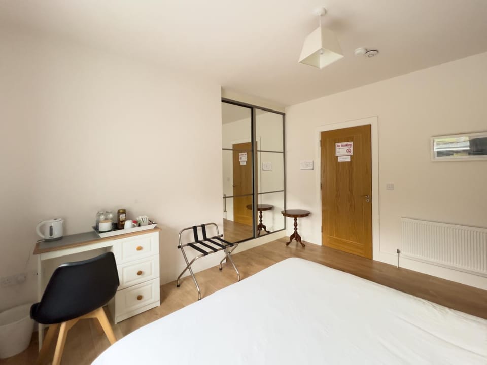 Photo of the whole room, Bedroom, hair dresser, wardrobe