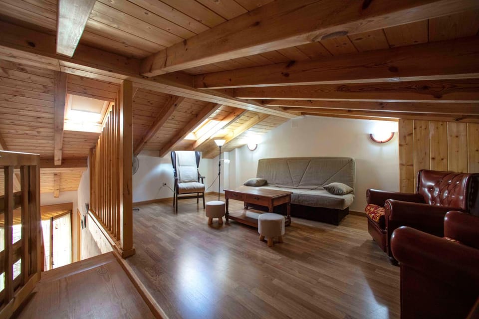 Living room, Area and facilities