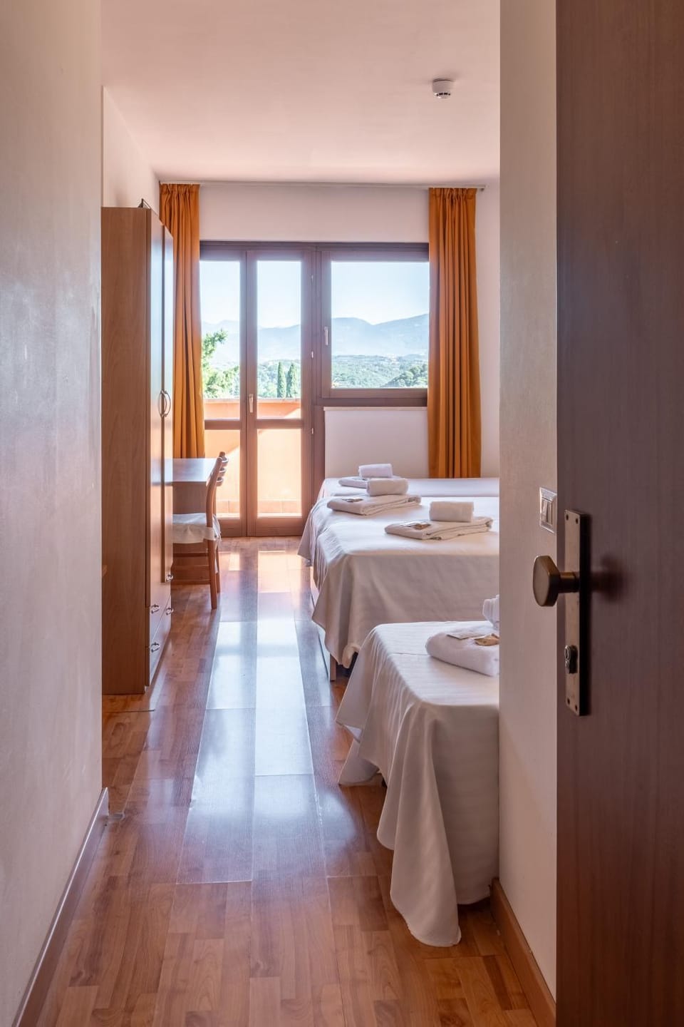 View (from property/room), Balcony/Terrace, Bedroom, towels