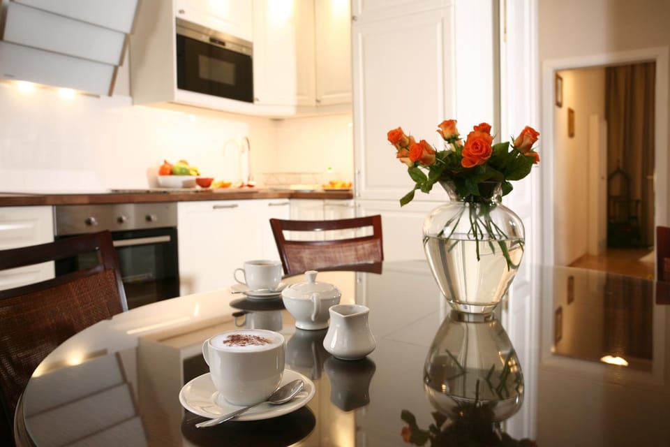 Kitchen or kitchenette, Living room, Dining area