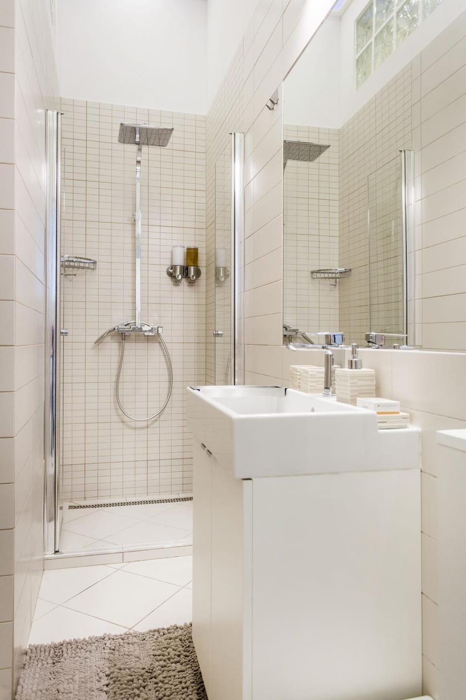 Shower, Toilet, Day, Bathroom, Autumn, On site