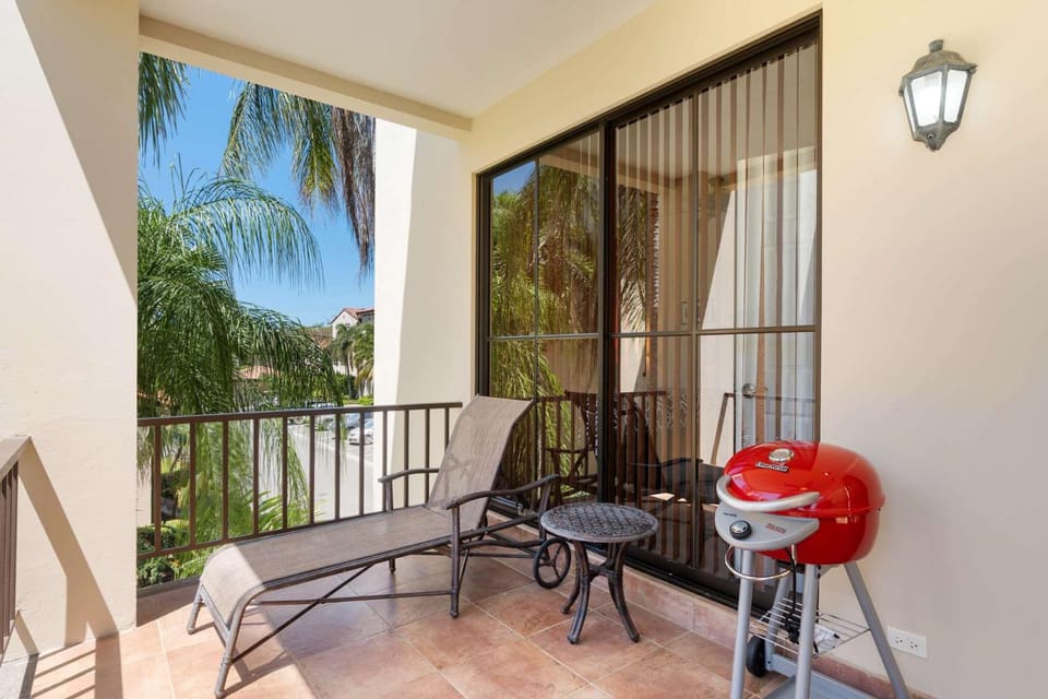 Vibrant 3-Bedroom Condo with Resort Amenities, Pools & Beach Club Access House in Coco