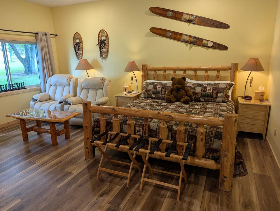 Bed, Seating area