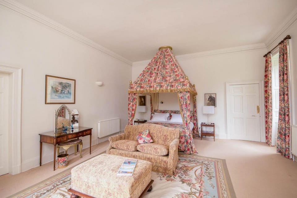 Coffee/tea facilities, Seating area, Dining area, Bedroom
