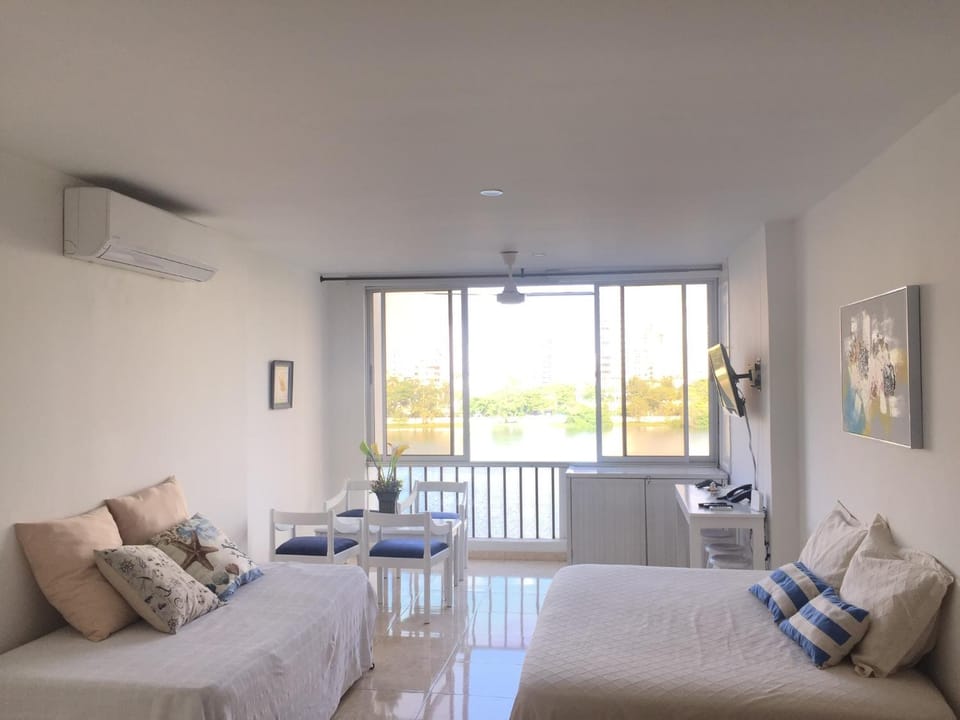 Staff, Bed, People, TV and multimedia, Kitchen or kitchenette, Living room, Photo of the whole room, Decorative detail, Seating area, Dining area, Bedroom, Guests, Area and facilities, children, young children, older children, group of guests, Family
