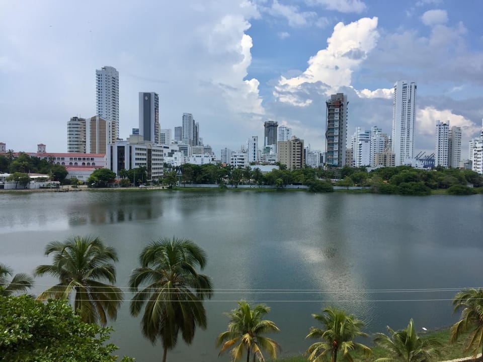 Nearby landmark, Restaurant/places to eat, Day, Neighbourhood, Lobby or reception, Beach, On site, Meeting/conference room, City view, Lake view, Landmark view, Pool view, Street view, Supermarket/grocery shop, Shopping Area, Swimming pool, Swimming pool