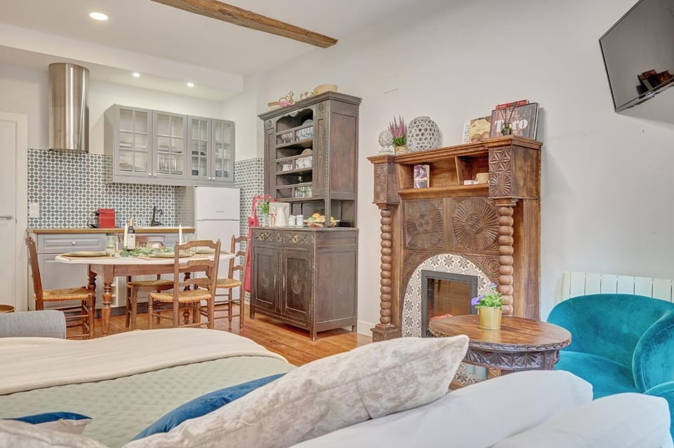 Kitchen or kitchenette, Living room, Dining area