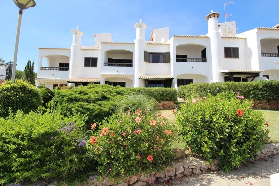 Moradia Perto Praia House in Porches