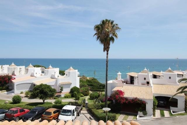 Moradia Perto Praia House in Porches