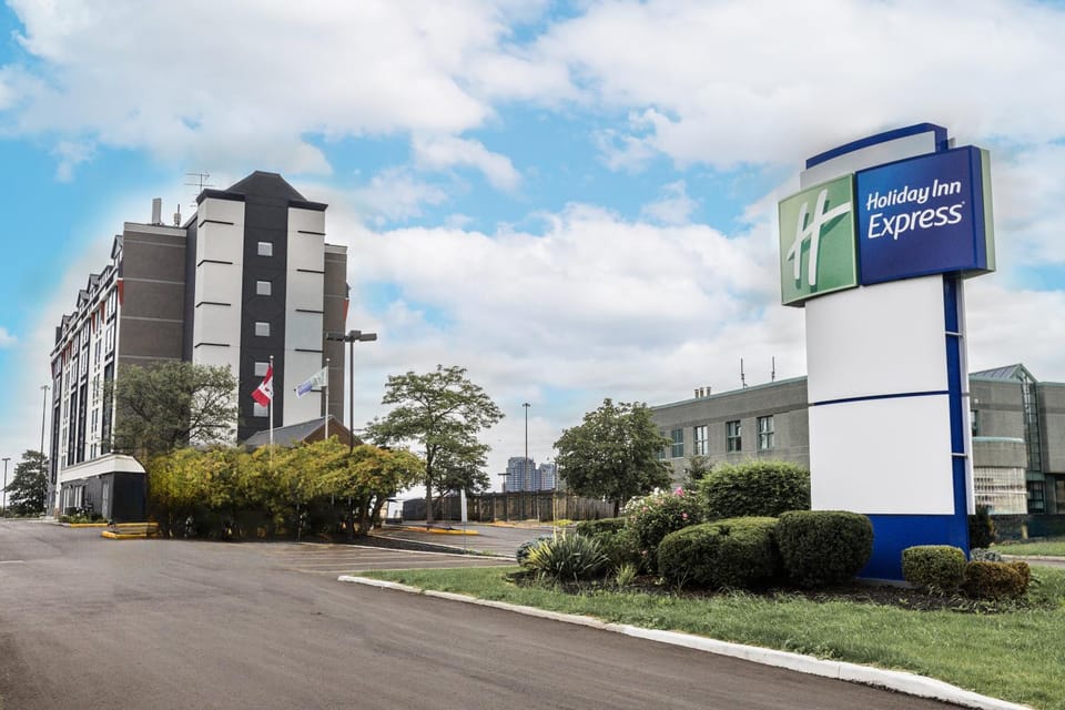 Property building, Day, Street view, Parking