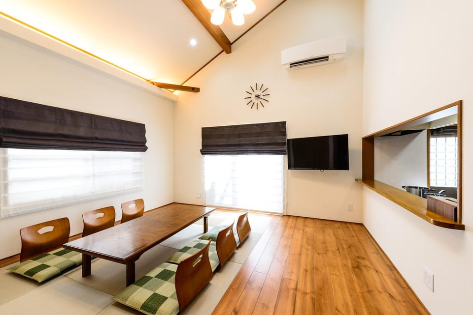Living room, Dining area