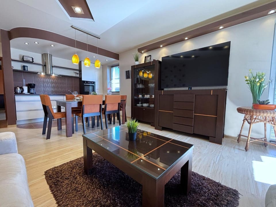 TV and multimedia, Kitchen or kitchenette, Living room, Seating area, Dining area, Evening entertainment