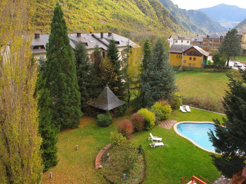 Garden, Swimming pool