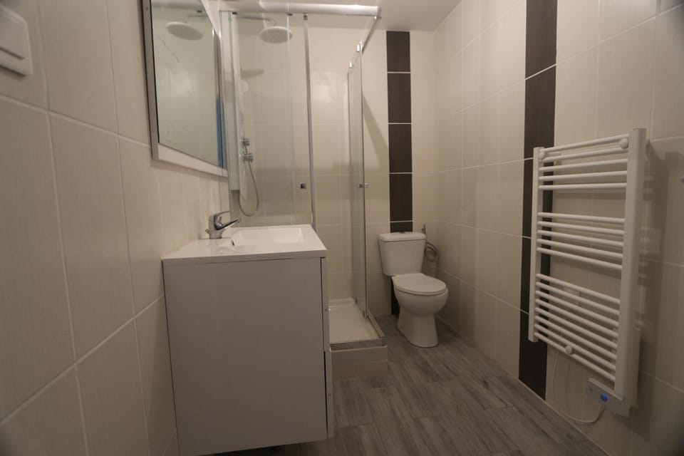 Shower, Toilet, Bathroom