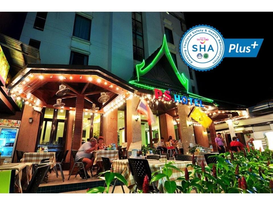 Property building, Restaurant/places to eat, Night, Street view, Location