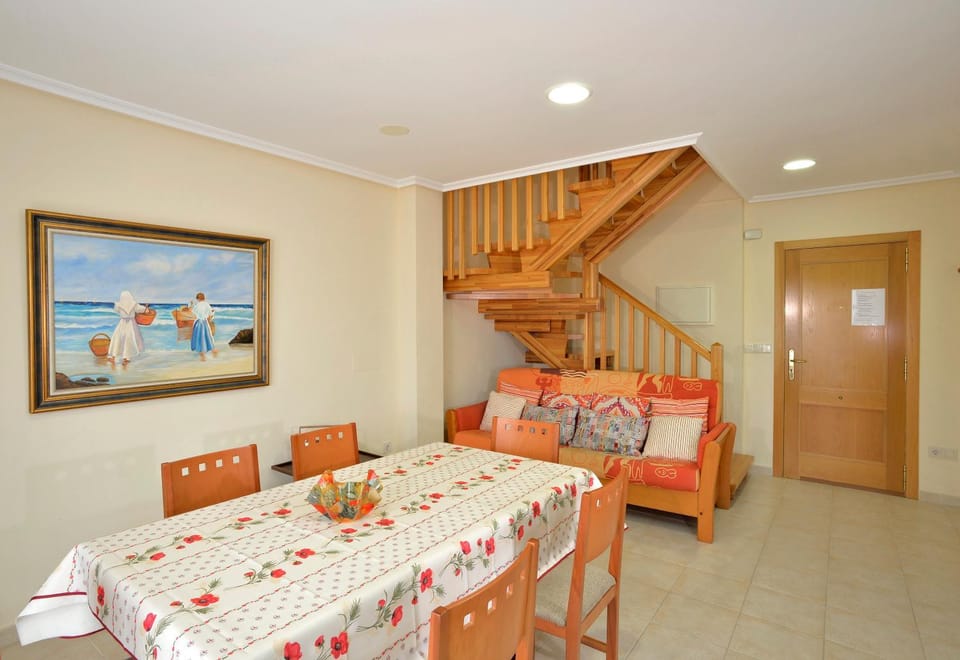 Living room, Seating area, Dining area