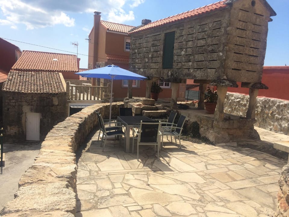 Patio, BBQ facilities