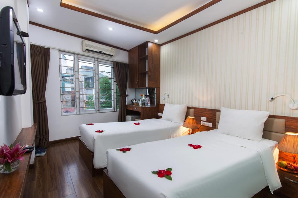 Photo of the whole room, Bedroom