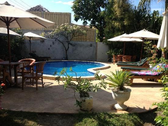 Swimming pool, Swimming pool