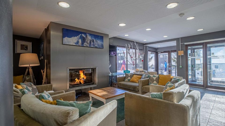 TV and multimedia, Seating area, flat iron