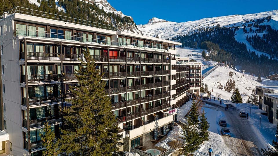 Property building, Day, Mountain view