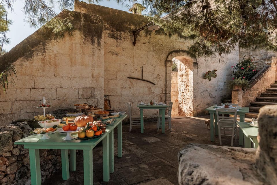 Patio, Garden, Food and drinks, Seating area, Dining area, Food, Garden view, Breakfast, Buffet breakfast