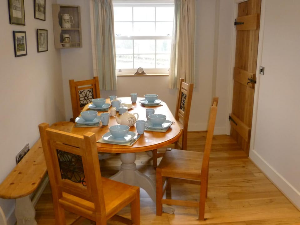 Seating area, Dining area
