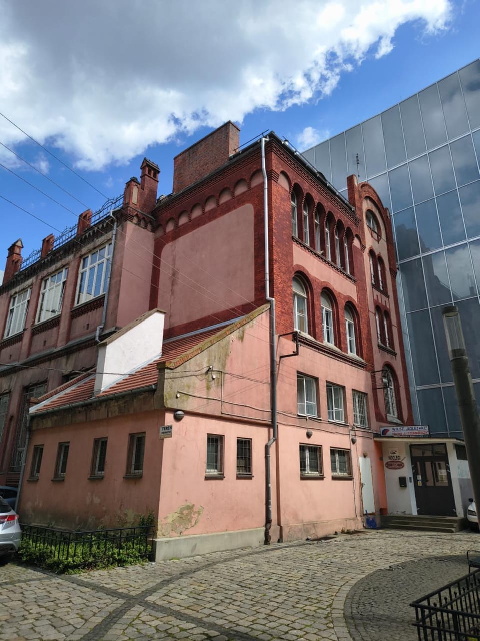 Property building, Location