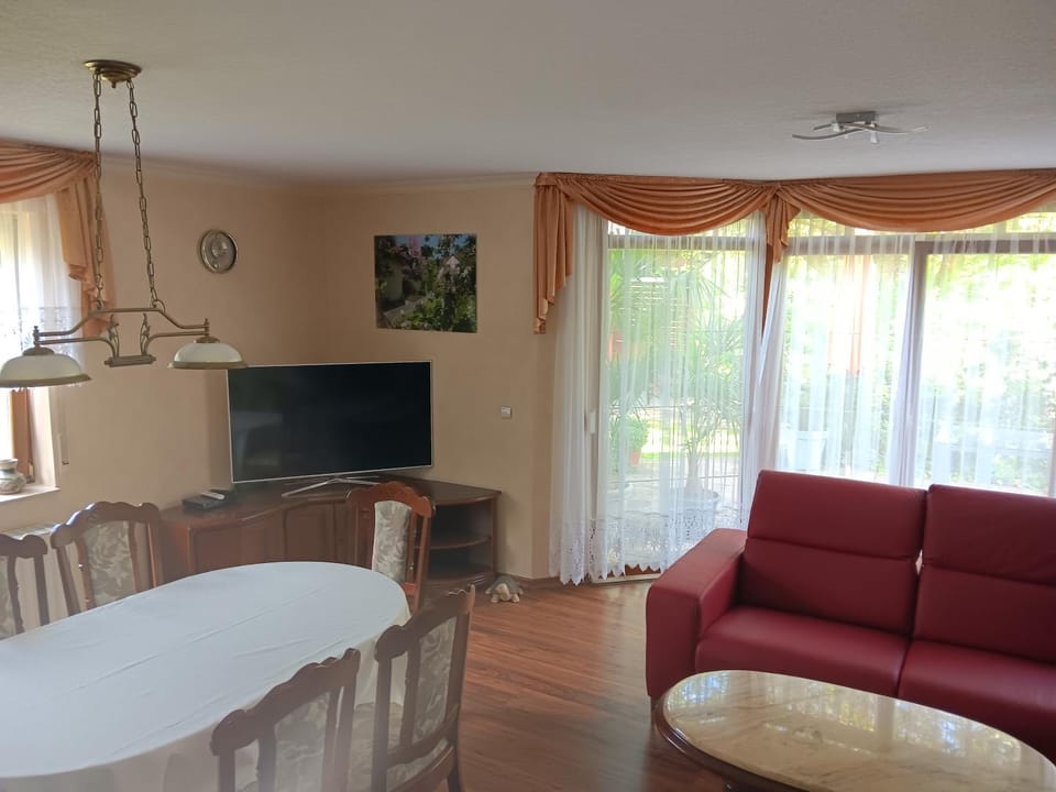 TV and multimedia, Seating area
