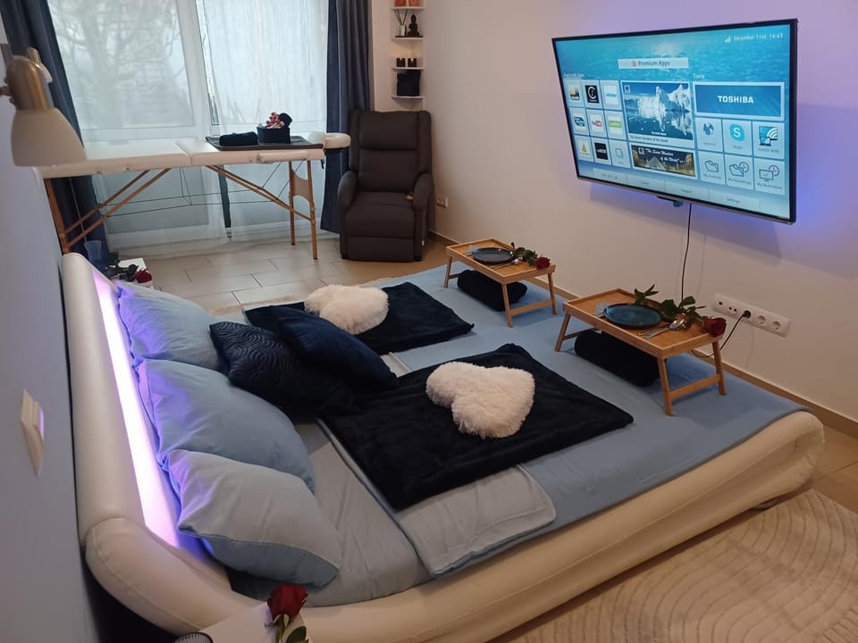 TV and multimedia, Evening entertainment