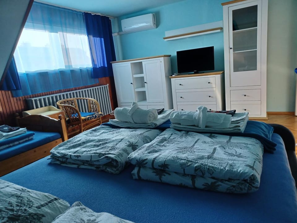 TV and multimedia, Bedroom, air conditioner