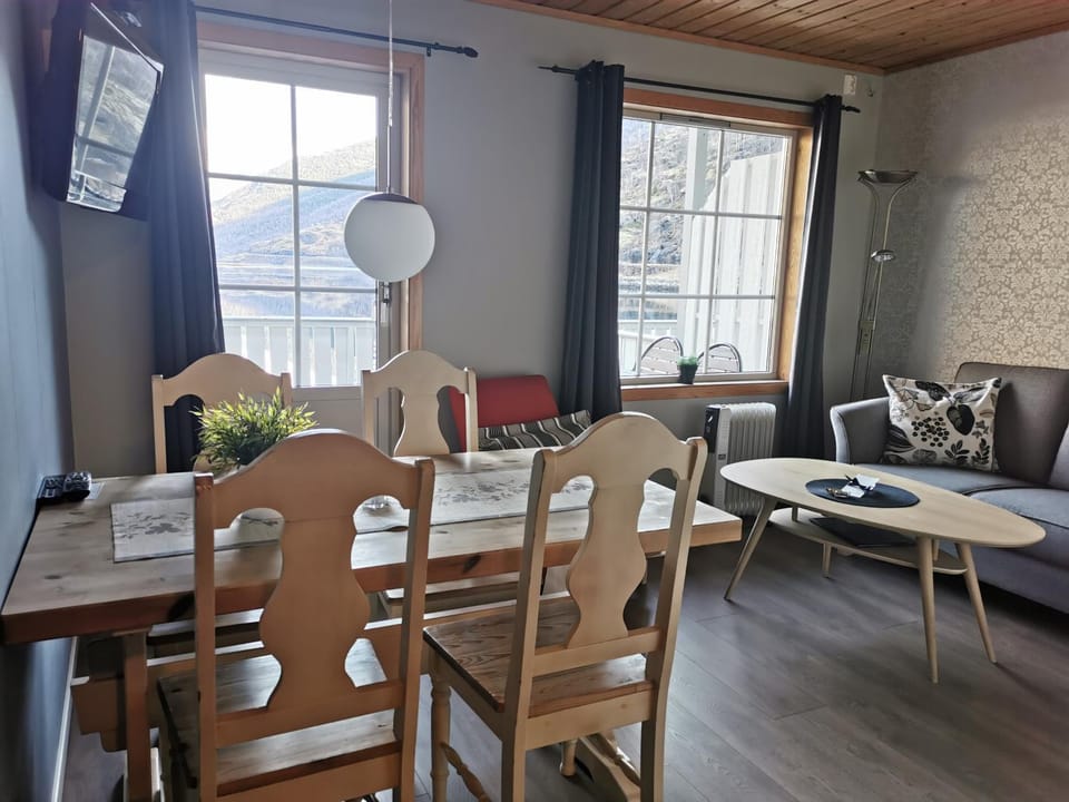 Living room, Photo of the whole room, Seating area, Dining area