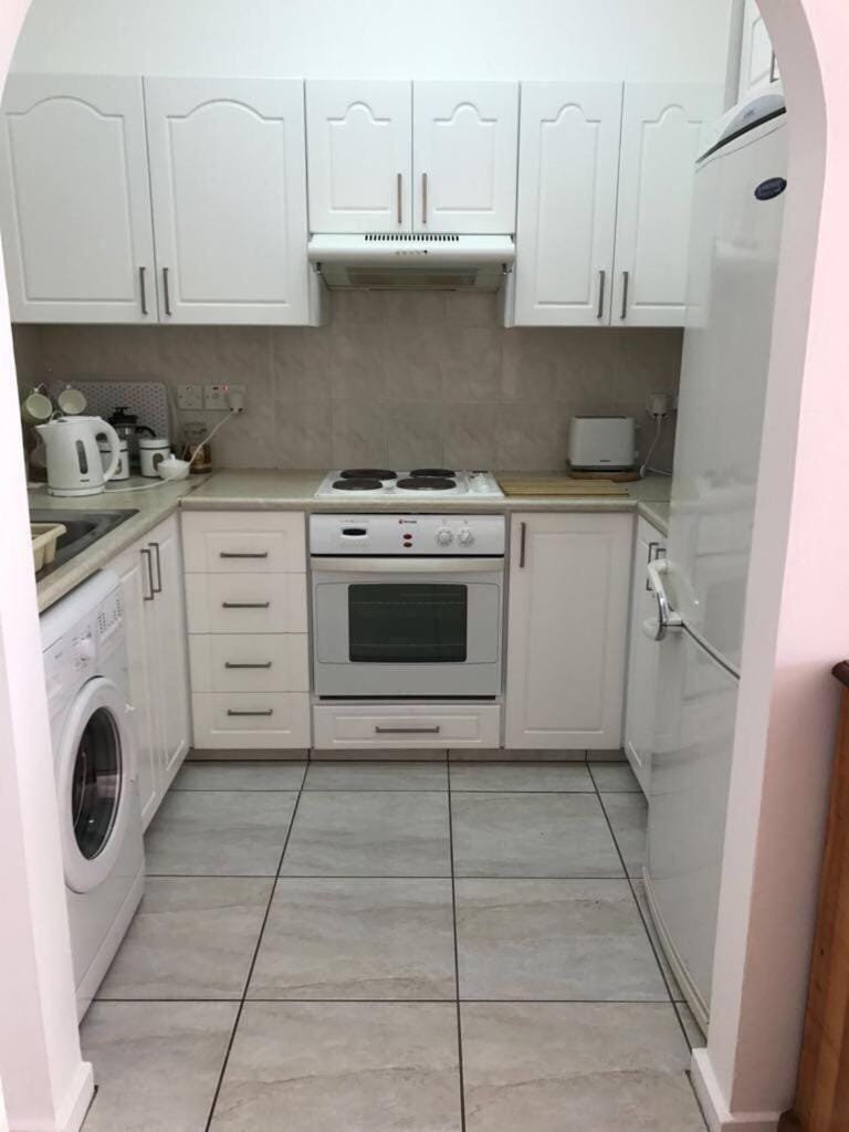 Kitchen or kitchenette, oven, stove, toaster, washing machine