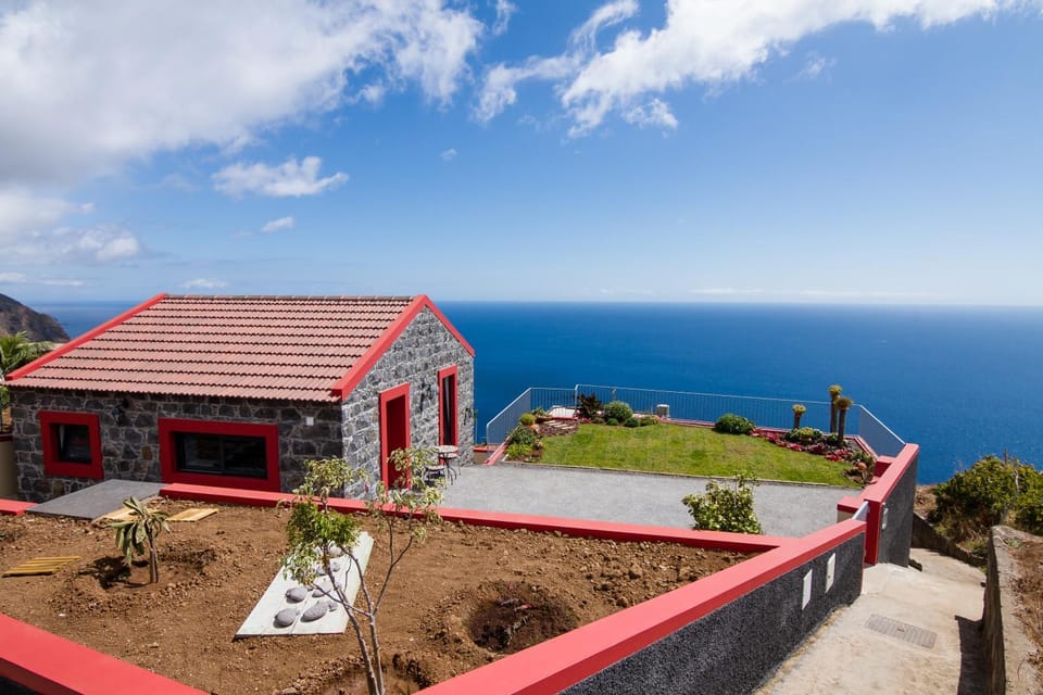 Facade/entrance, Balcony/Terrace, Sea view