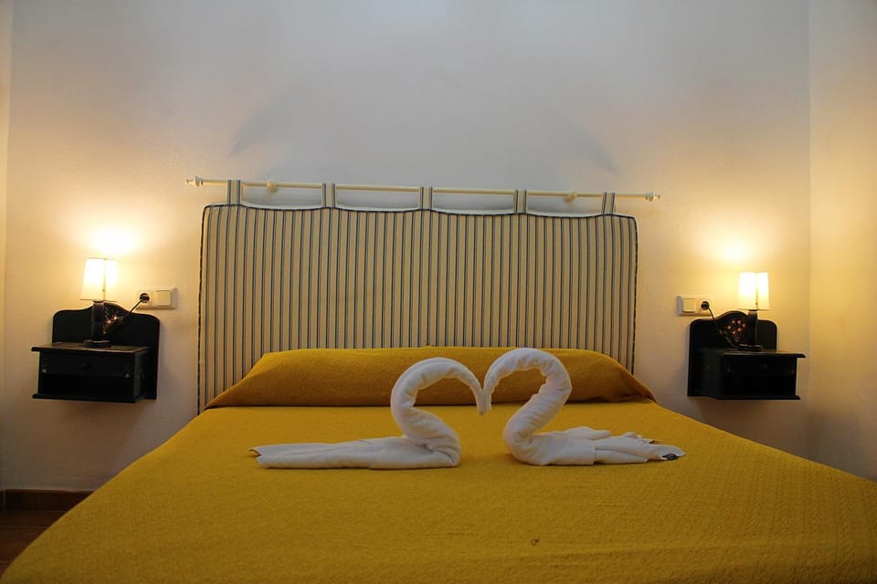 Bedroom, Mountain view