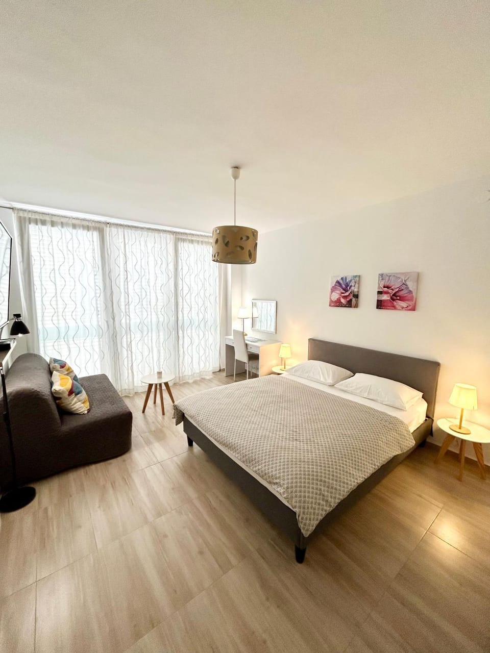 Bed, Photo of the whole room, Bedroom