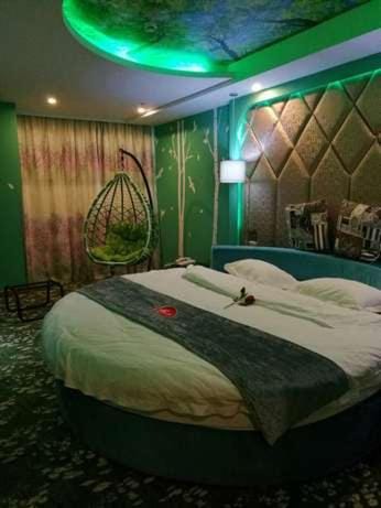 Thank Inn Chain Hotel Zhejiang Huzhou Changxing Town Qingfang City Hotel in Suzhou