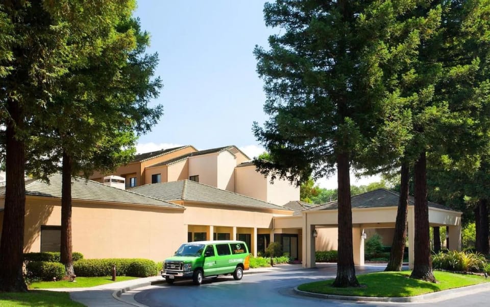 Property building, Street view, Location