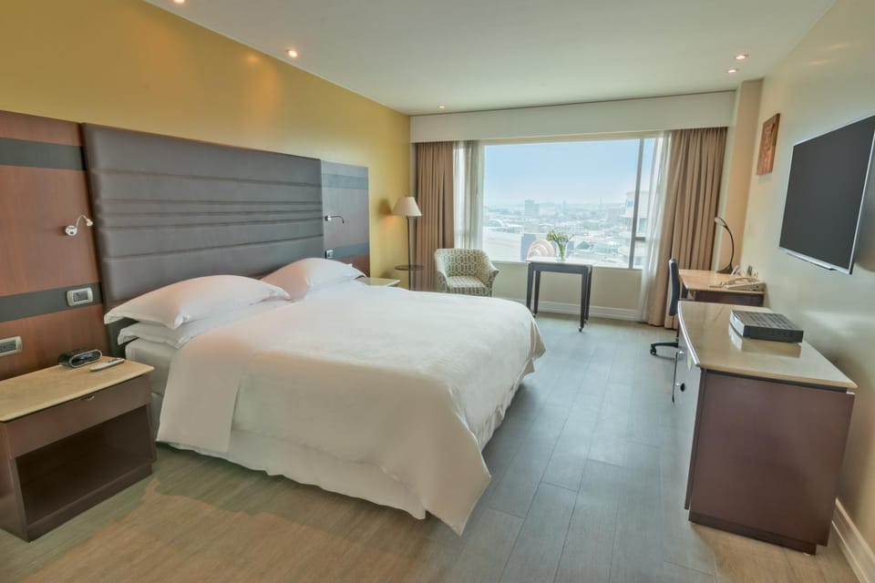 Bed, TV and multimedia, Photo of the whole room, Bedroom, hair dresser