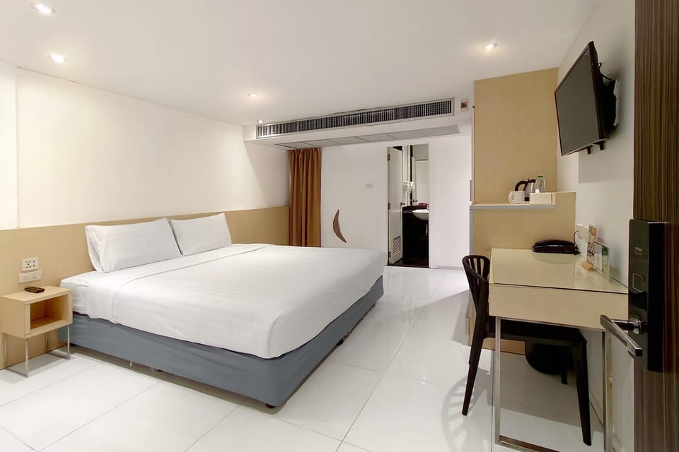 Bed, TV and multimedia, Photo of the whole room