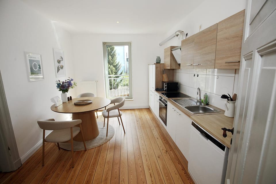 Kitchen or kitchenette, Dining area, dishwasher, oven, stove